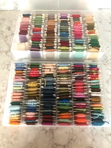 Lot of 240 Embroidered Threads on Cards / 2 Organizer Cases - Picture 1 of 8