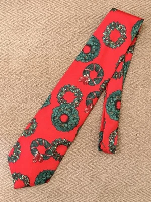 Vintage Dillards 100% Imported Silk Red Wreath Christmas Holiday Tie - Image 1 of 3