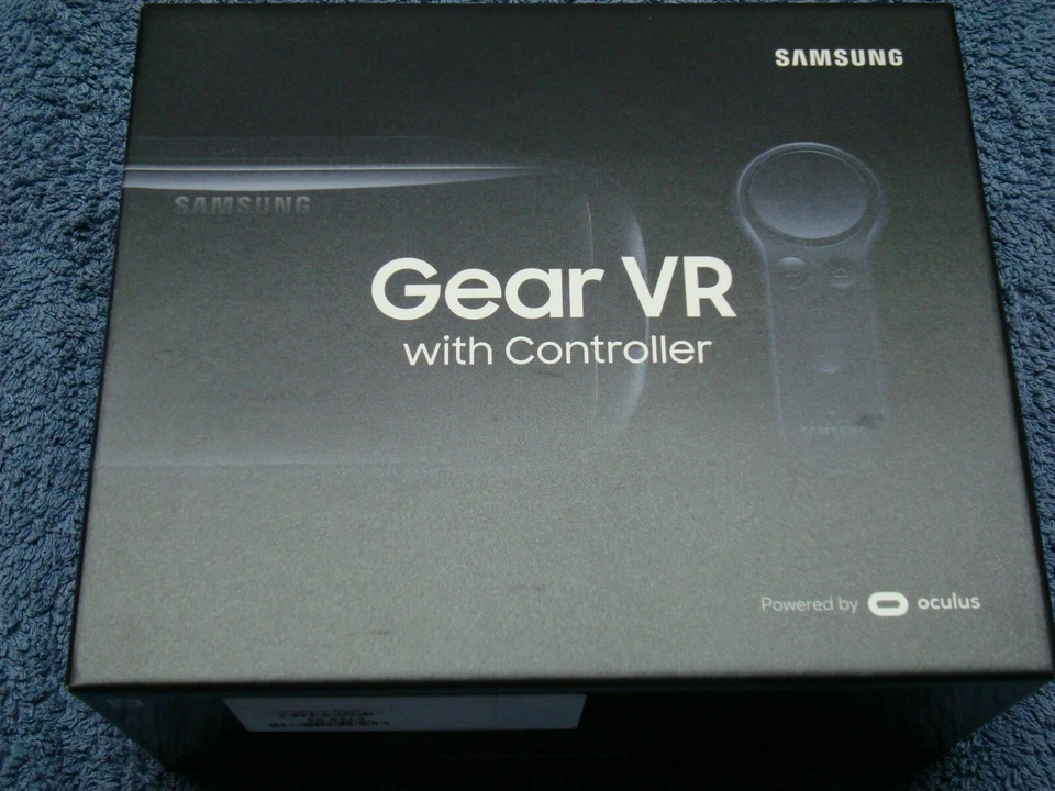 SAMSUNG Gear VR (2017 Edition) with Controller for Galaxy S8