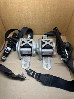 11-13 Dodge Durango Passenger Driver Left Right Seat Belt Seatbelt Retractor Set - Image 1 of 4