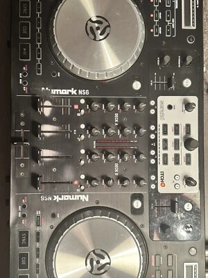 Numark Mixtrack Platinum FX 4-Deck Advanced DJ Controller - Schwarz - Bild 1 von 2