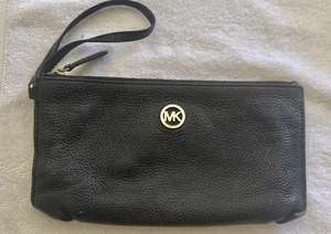 Michael Kors Black Pebbled Leather Wristlet Clutch Purse Bag Gold Logo Zip - Picture 1 of 4