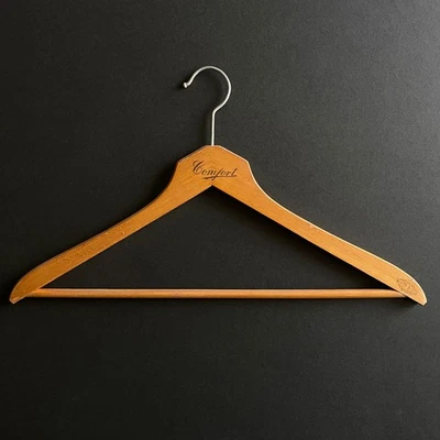 Cabide de roupas de madeira meados do século 1950 • Conforto • Ryden • Feito na Suécia - Imagem 1 de 4