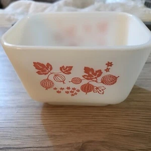 Vintage Pyrex Pink Gooseberry #501B Refrigerator Dish 1 1/2 cup (No Lid) - Picture 1 of 3