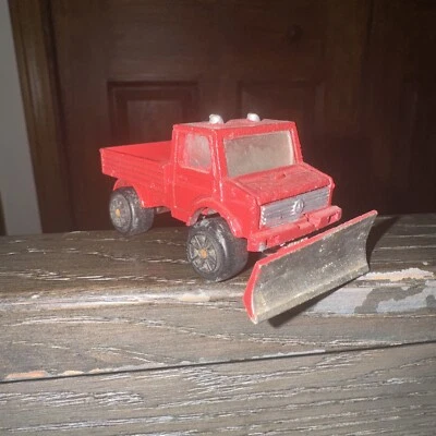 VINTAGE voiture Majorette UNIMOG ROUGE    ECH 1:82  6,5  cm - Image 1 of 4