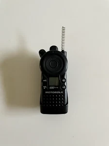 Motorola CLS1110 Two-Way Radio - Picture 1 of 6