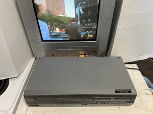 Magnavox DVD VHS Combo Player Recorder MWD2205 Remote Included Silver Working - Picture 1 of 6