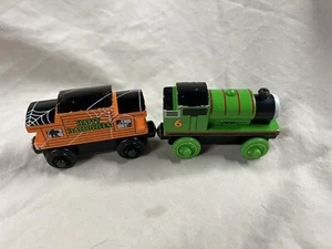 Motor tanque Thomas tren ferroviario de madera madera Percy y caboose embrujado - Imagen 1 de 7