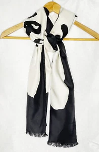 Bufanda de seda Geoffrey Beene vintage rectangular unisex 64,5" x 16,5" negro blanco - Imagen 1 de 10