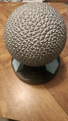 DISNEY WDW 2000 Epcot nave espacial Tierra celebrar el futuro exhibición estatua  Foto 1 de 4