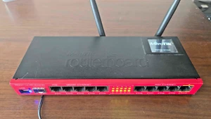 Routeur 1 unité MikroTik RB2011UiAS-2HnD-IN avec adaptateur secteur - Photo 1/8
