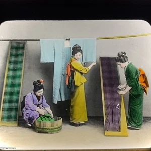 Japan Magic Lantern Slide Photo Hand Color Japanese Geisha Washing Laundry - Picture 1 of 3