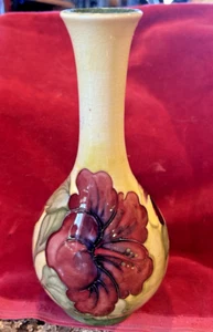 Rare Moorcroft Art Pottery Vase Hibiscus Both Full Red & Variegated 8.5" x  4" - Picture 1 of 16