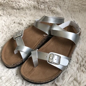 NEU Damen-Sandalen silberfarben UK 4 offene Zehenpartie flach Sommer Urlaub Strand - Bild 1 von 13