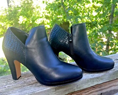 Chelsea Crew Botas de Tacón Negras con Acabado Texturizado Chelsea Moreland Talla 7.5 Foto 1 de 4