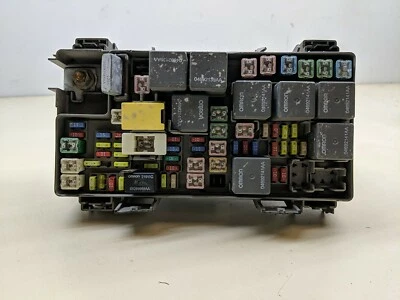 Dodge Challenger 2015 caja de fusibles motor principal KAE33A02E7 Foto 1 de 3