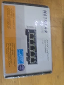 NETGEAR ProSafe Model FS105 5-Port 10/100 Desktop Switch New - Zdjęcie 1 z 5
