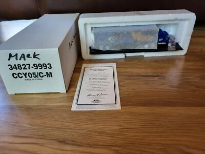 Remolque tractor Matchbox Labatt Blue Mack CH600 Foto 1 de 4