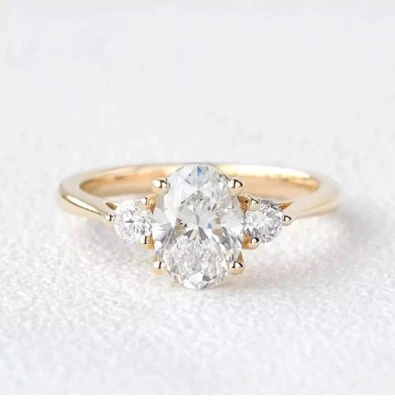 Anel de noivado solitário de moissanita corte oval VVS1 folheado a ouro amarelo 14k - Imagem 1 de 4