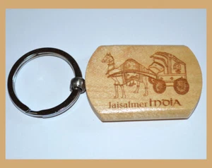 Juego de dos (2) llavero de madera de teca de camello grabado recuerdo de la India - Imagen 1 de 5