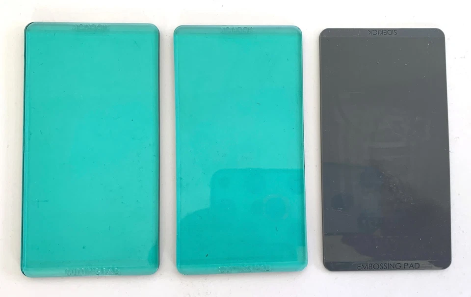 Sizzix Sidekick 1 пара подушек для резки Aqua и 1 серая подушка для тиснения - Изображение 1 из 1