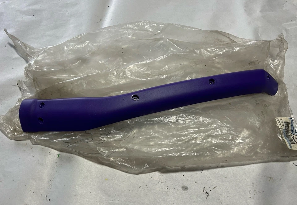 Parachoques trasero derecho NOS OEM Yamaha Wave Venture púrpura Gunwale Foto 1 de 4