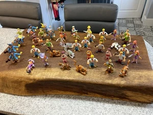 Large Collection Of 40 Scooby-Doo 2.5” Action Figures - Picture 1 of 9
