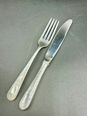 JUEGO JUNIOR DE 2 PIEZAS PLATA ESTERLINA GRABADA ANTIGUA MARYLAND SIN MONOGRAMA Foto 1 de 4