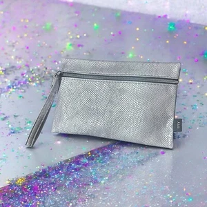 "Bolso Ipsy Glam NOVIEMBRE 2024 NUEVO SIN CAJA 5x7"" - solo bolso" - Imagen 1 de 23