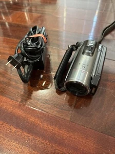 Canon VIXIA HF200 HD Flash Memory Camcorder w/ Charger - Picture 1 of 9