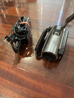 Canon VIXIA HF200 HD Flash Memory Camcorder w/ Charger - Image 1 of 4