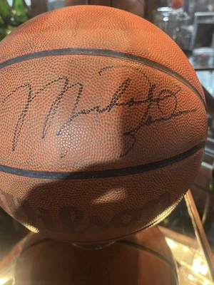 Baloncesto autografiado por Michael Jordan certificado de autenticidad JSA. Este es único en su tipo. ¡Leer! Foto 1 de 4