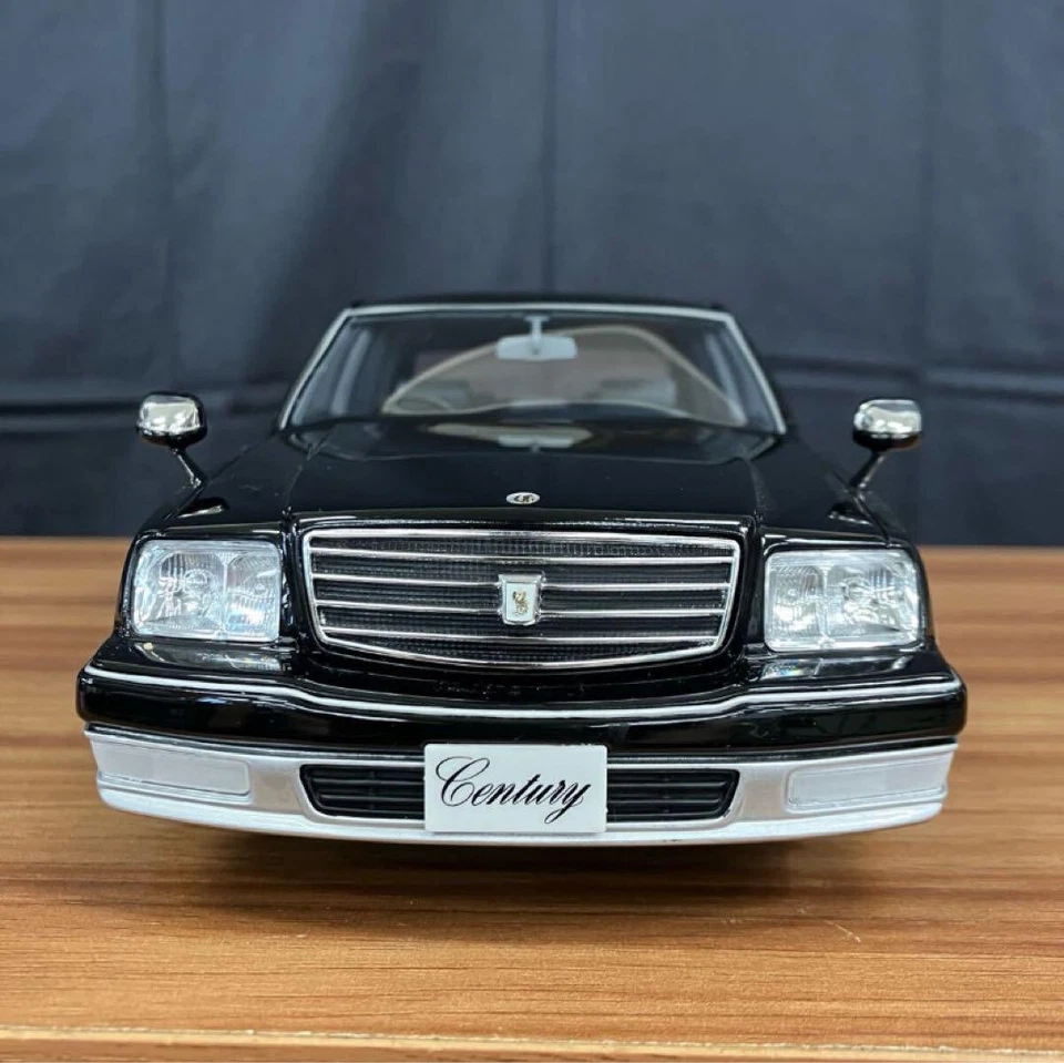 Черная модель автомобиля Kyosho Samurai 1:18 Toyota Century с коробкой Япония - Изображение 1 из 4