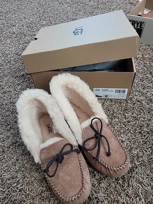 Zapatillas UGG Alena para mujer 8 botín forrado de piel de cervatillo Foto 1 de 4