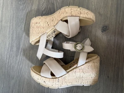 Zapatos de playa atléticos de anacardo Blowfish Malibu Barbados para mujer talla 6 cuña de verano Foto 1 de 4