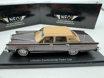 Neo 1/43 Resin car model Lincoln Continental Town Car 1982 dark grey - Image 1 of 4