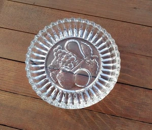 Pressglas TRINKET BEILAGENSCHALE Vintage unbekanntes Obstmotiv klare Trauben Birne - Bild 1 von 4