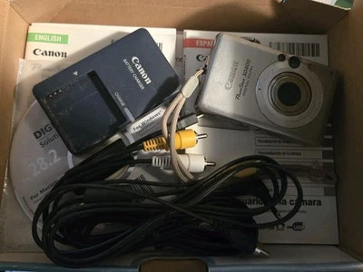 Cámara digital Canon PowerShot (SD600) ELPH 6,0 MP, con batería y cargador, A3  Foto 1 de 4
