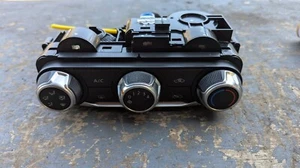 INTERRUPTOR PANEL CONTROL CLIMA NISSAN JUKE AC A/C F16 MK2 (2019-PRESENTE) T503846 - Imagen 1 de 6