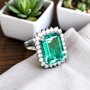 Anillo de boda de platino con diamantes reales cultivados en laboratorio talla esmeralda de 11,92 quilates esmeralda verde - Imagen 1 de 12