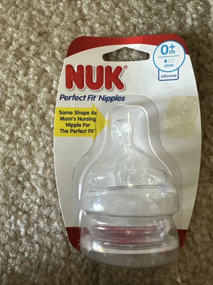 Pezón para biberón de silicona de cuello ancho Nuk, 0+ meses, flujo lento, paquete de 2 quilates y 1 Foto 1 de 2