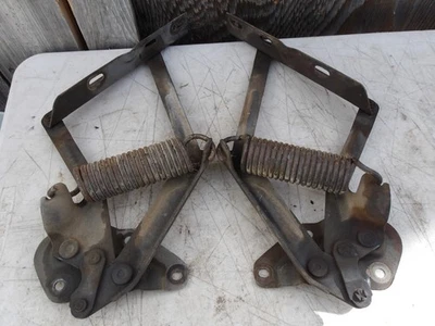 Buick Riviera 1968 bisagras de capó Foto 1 de 4