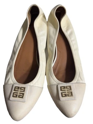 Mocasines planos de ballet Givenchy 39,5 marfil crema puntiagudos pantuflas punta dorada grande logotipo Foto 1 de 4