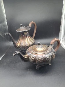 1881 Rogers Canada Melone a costine con disegno floreale placcato argento caffettiera e teiera - Foto 1 di 21