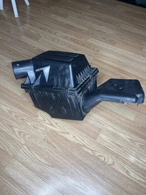 1993-1998 JEEP GRAND CHEROKEE Air Intake Cleaner Filter Box Housing Assembly OEM - Image 1 of 4