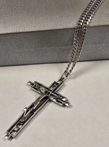 Sterling Silver Crucifix Pendant on a 28" Sterling Cuban Chain 29.4 gr. - Picture 1 of 9