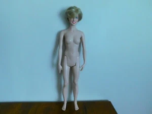 Franklin Mint Princess Diana Of Wales Undressed Has Stains On Back - Picture 1 of 6