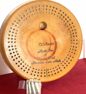 Vtg. Wood Rustic Inn Manistee Lake Michigan Round 6" Cribbage Board Felt Bottom - Picture 1 of 11