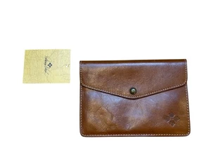 Patricia Nash Heritage Leather Pouch Zippered Pocket In Tan - Picture 1 of 4