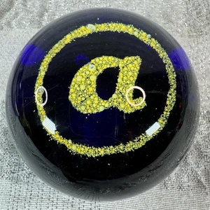 Kobaltblau Kunst Glas Briefbeschwerer gelb am Symbol Design ~ 3 Zoll Handarbeit - Bild 1 von 5